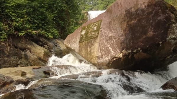 Nalagana Falls Waterfall & Boulder